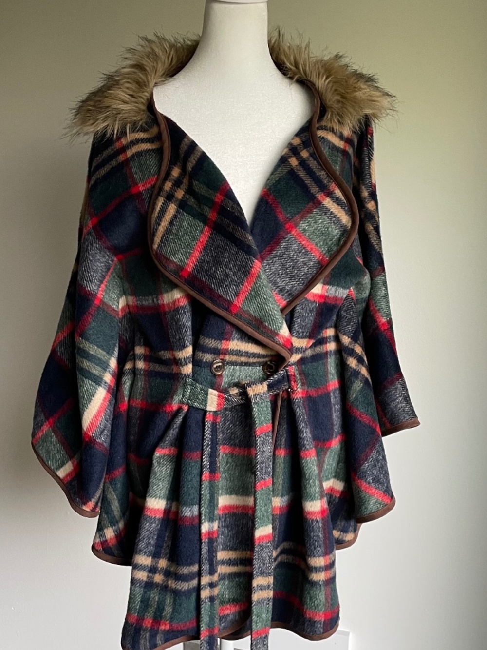 ETWO Luxury Tartan Plaid Cape Poncho Coat with Faux Fur Collar O/S